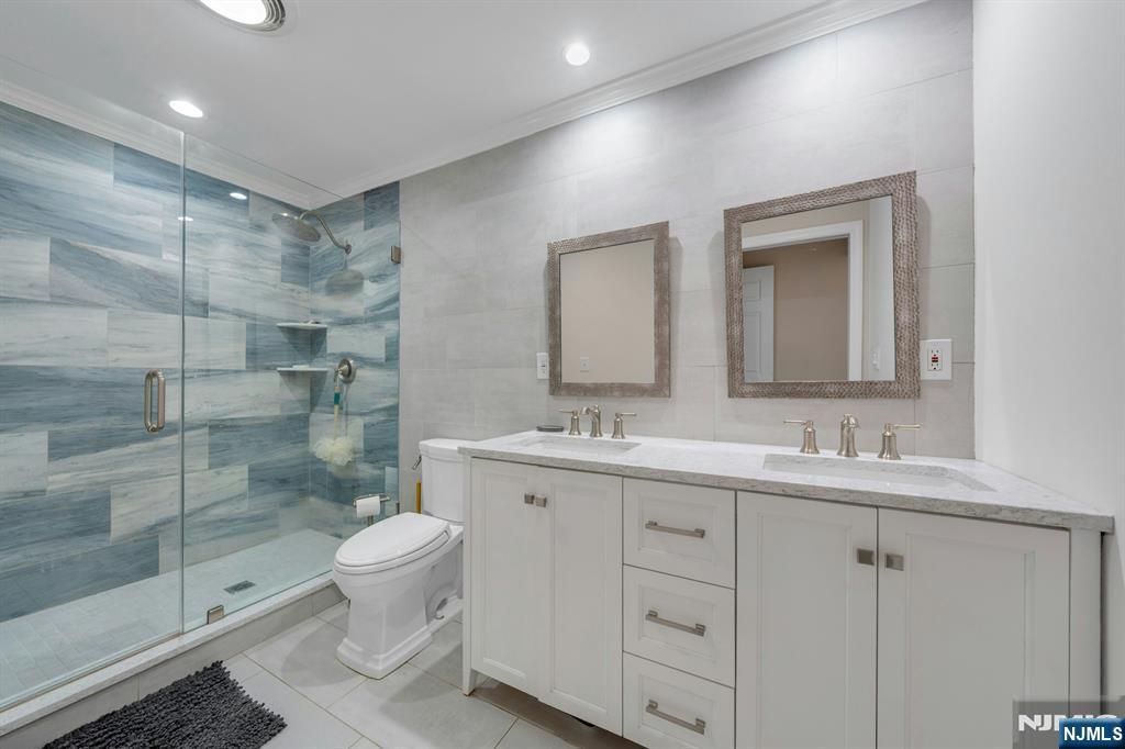 Cedar Grove, New Jersey 07009, United States, 5 Bedrooms Bedrooms, ,3 BathroomsBathrooms,Residential,Active,191119