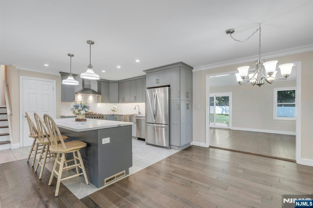 Cedar Grove, New Jersey 07009, United States, 5 Bedrooms Bedrooms, ,3 BathroomsBathrooms,Residential,Active,191119