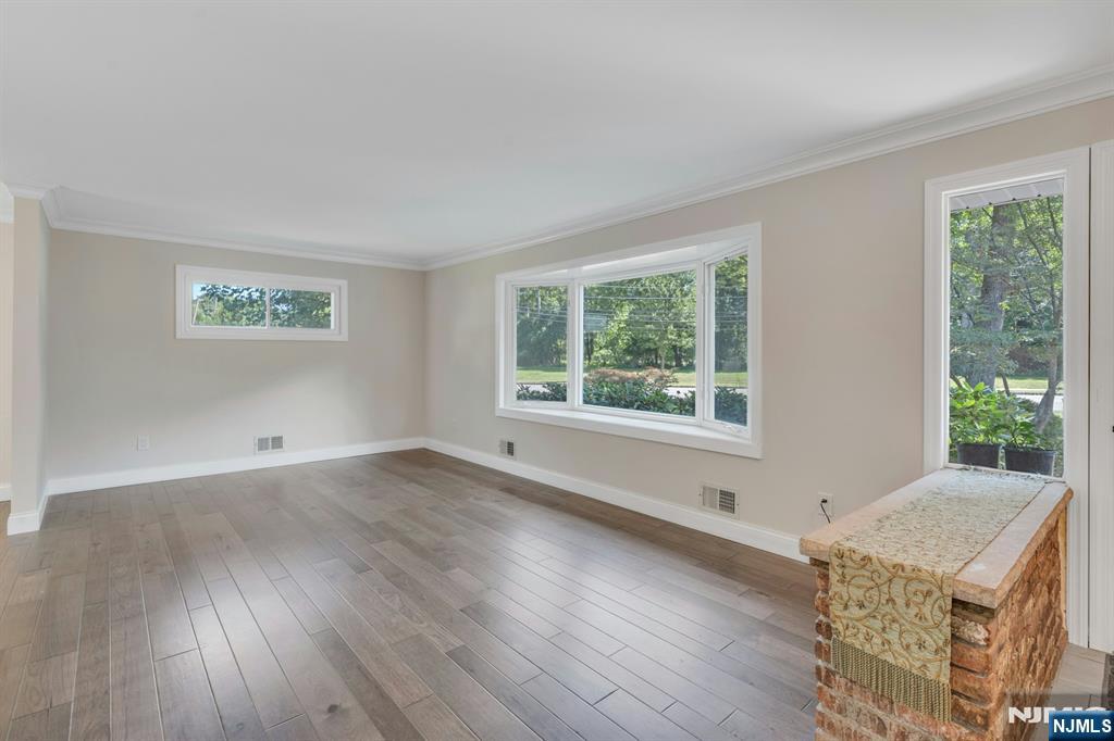 Cedar Grove, New Jersey 07009, United States, 5 Bedrooms Bedrooms, ,3 BathroomsBathrooms,Residential,Active,191119