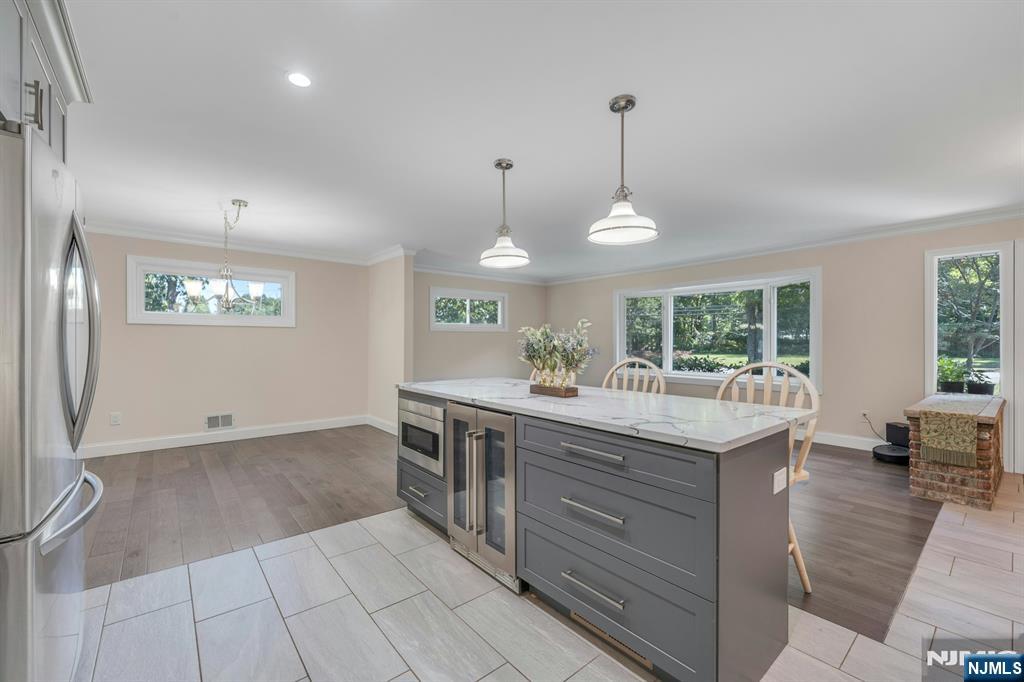 Cedar Grove, New Jersey 07009, United States, 5 Bedrooms Bedrooms, ,3 BathroomsBathrooms,Residential,Active,191119