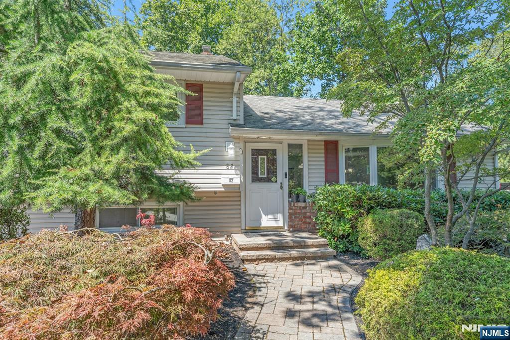 Cedar Grove, New Jersey 07009, United States, 5 Bedrooms Bedrooms, ,3 BathroomsBathrooms,Residential,Active,191119