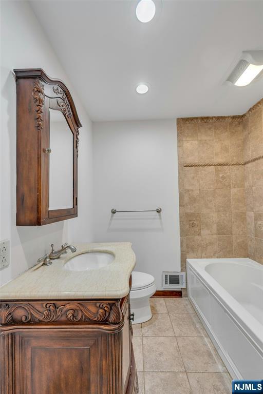 Cedar Grove, New Jersey 07009, United States, 5 Bedrooms Bedrooms, ,3 BathroomsBathrooms,Residential,Active,191119