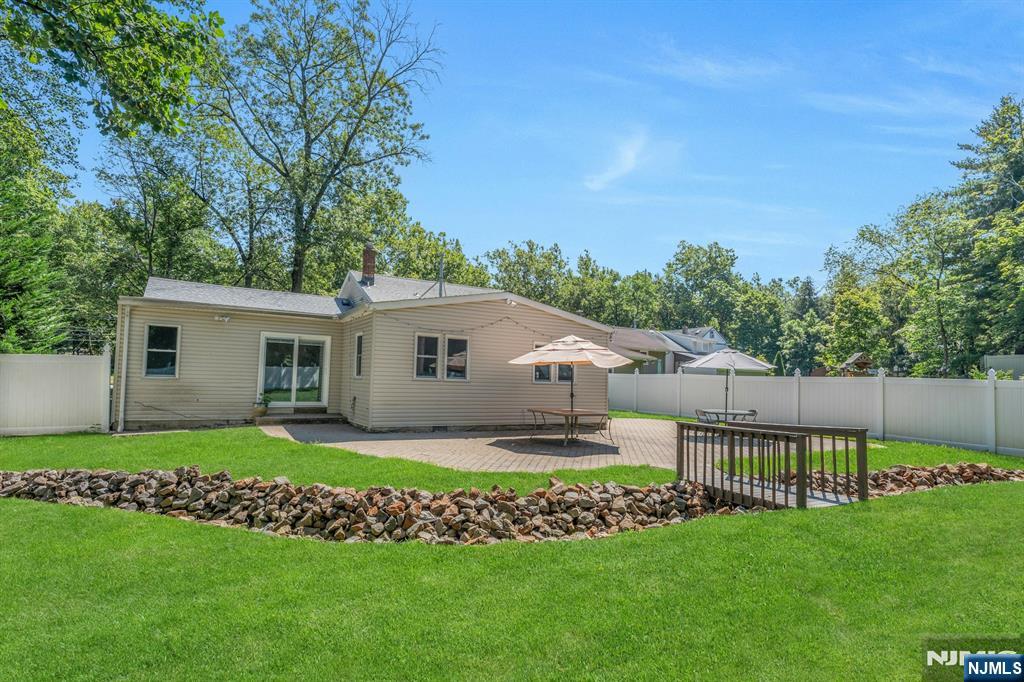 Cedar Grove, New Jersey 07009, United States, 5 Bedrooms Bedrooms, ,3 BathroomsBathrooms,Residential,Active,191119