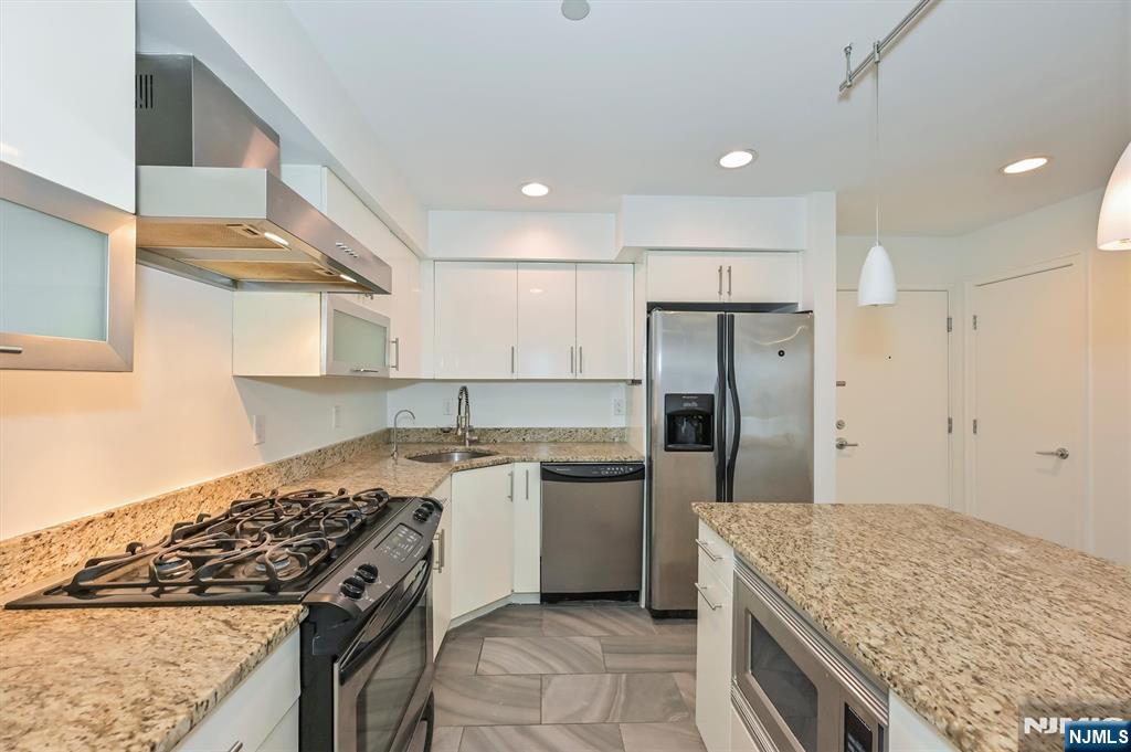 310 Cliff Lane C002D
