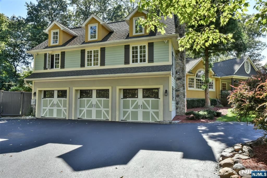 Photo of 50 Elizabeth Terrace, Upper Saddle River, NJ 07458 (MLS # 25018734)