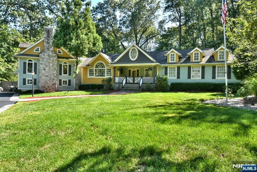 Photo of 50 Elizabeth Terrace, Upper Saddle River, NJ 07458 (MLS # 25018734)