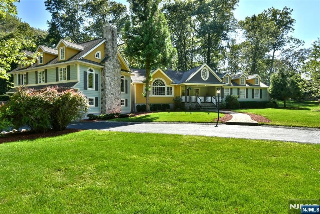 Photo of 50 Elizabeth Terrace, Upper Saddle River, NJ 07458 (MLS # 25018734)