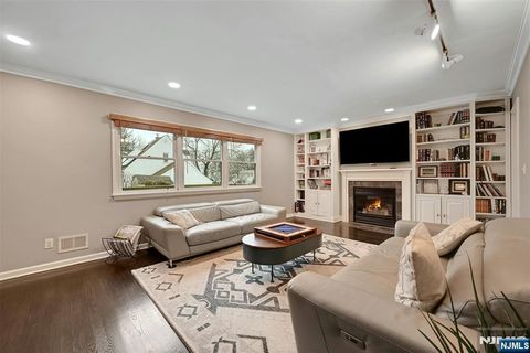 288 Schley Place Teaneck NJ 07666