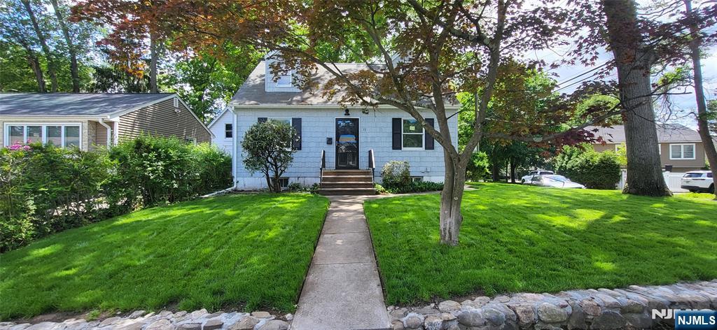 72 Ridgewald Ave, Waldwick, New Jersey - 3 Bedrooms  
2 Bathrooms  
6 Rooms - 