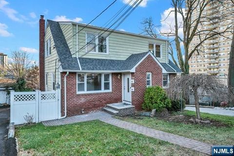 Photo of 1010 Ponsi St #2, Fort Lee, NJ 07024 (MLS # 26010869)