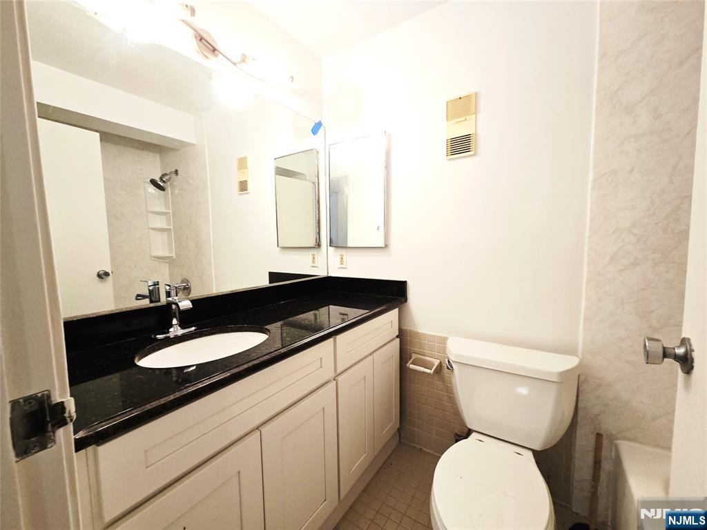 333 Grand Avenue 3J