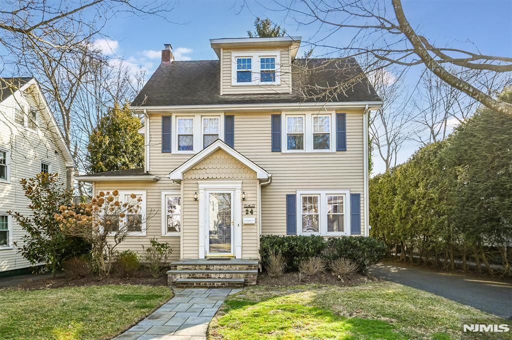 Photo of 24 Jerome Avenue, Glen Rock, NJ 07452 (MLS # 25041708)