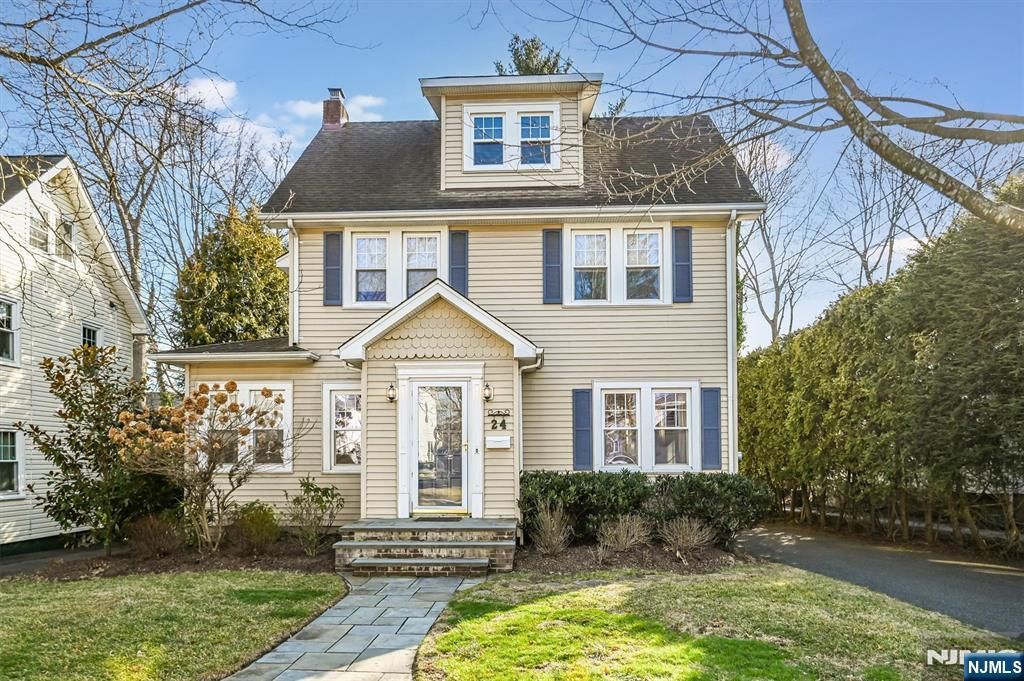 Photo of 24 Jerome Avenue, Glen Rock, NJ 07452 (MLS # 25041708)