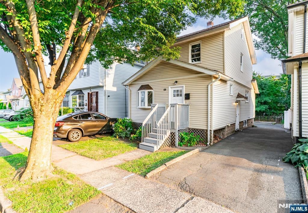 64 E Almira Street