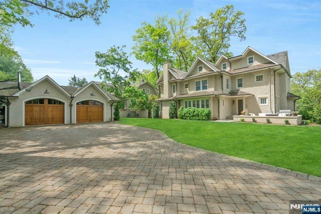 Photo of 245 Heights Road, Ridgewood Village, NJ 07450 (MLS # 25035043)