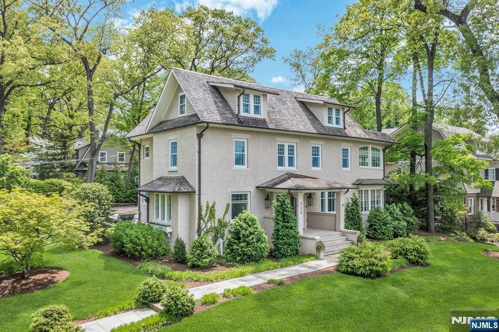 Photo of 245 Heights Road, Ridgewood Village, NJ 07450 (MLS # 25035043)