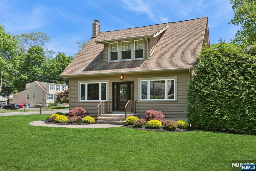 Property for Sale at 100 Mountain Avenue, North Caldwell, New Jersey - Bedrooms: 4 
Bathrooms: 2 
Rooms: 7  - $749,000