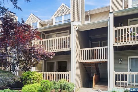 Photo of 546 Windsor DR, Palisades Park, NJ 07650 (MLS # 26022832)