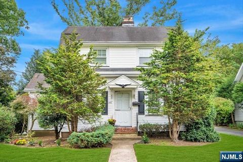 Photo of 352 Durie Ave, Closter, NJ 07624 (MLS # 26011353)