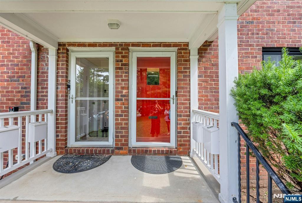 99 Tracey Place 3