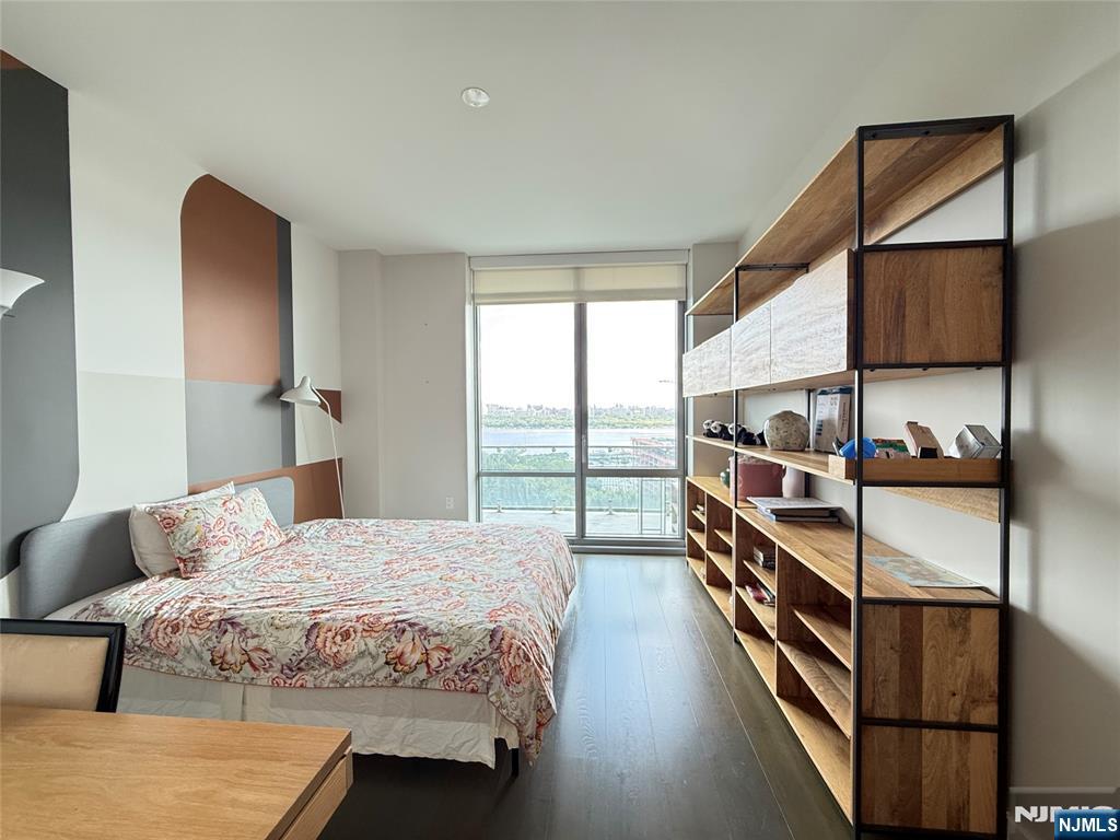 320 Adolphus Avenue 321