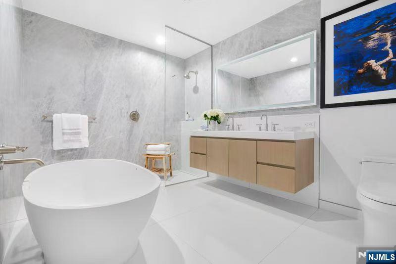 320 Adolphus Avenue 321