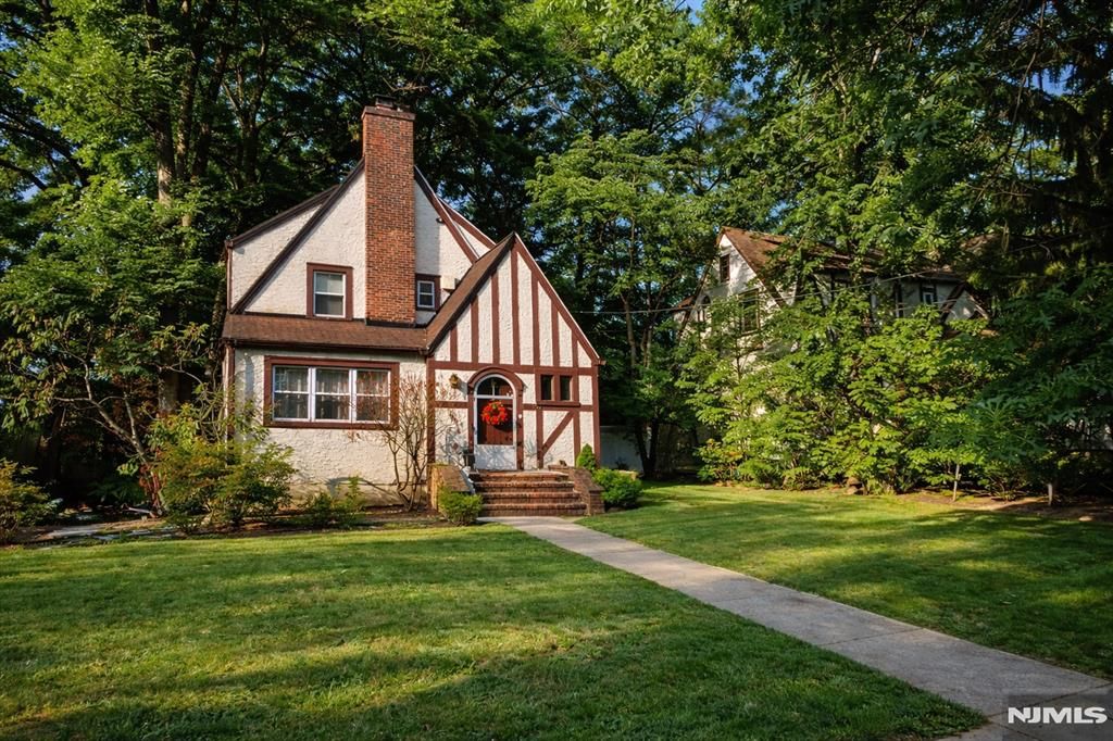 Photo of 274 Englewood Avenue, Teaneck, NJ 07666 (MLS # 26008305)