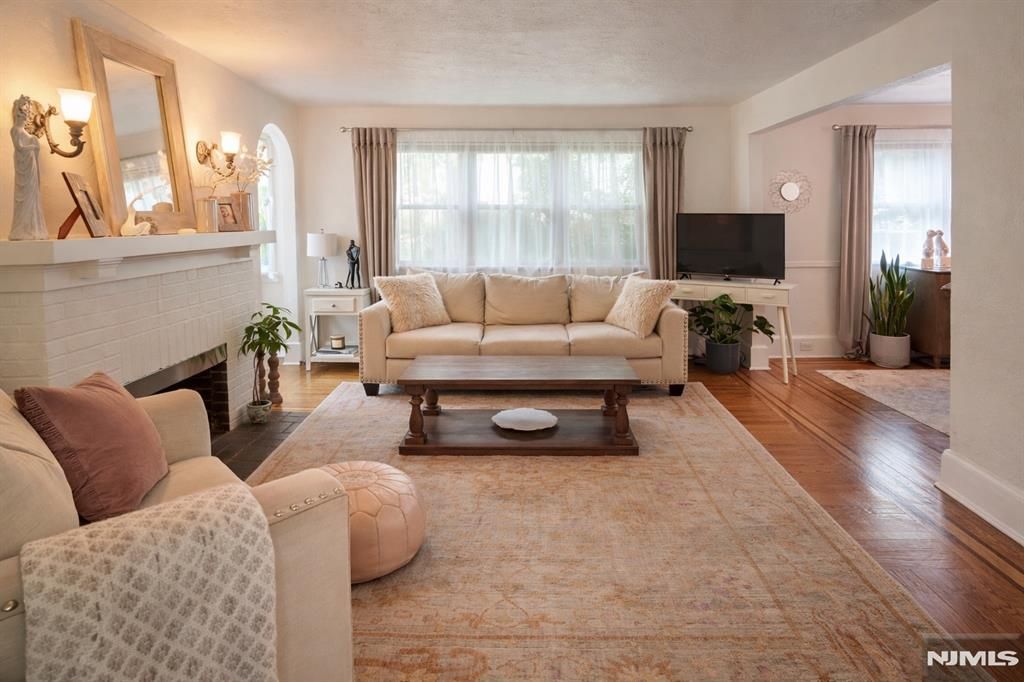 Photo of 274 Englewood Avenue, Teaneck, NJ 07666 (MLS # 26008305)