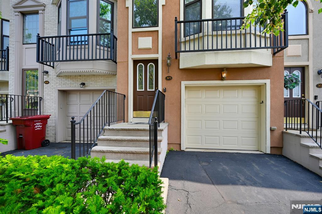 303 Wilshire Drive