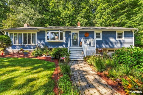 Photo of 18 Fox Hollow Court, Vernon, NJ 07462 (MLS # 26034279)