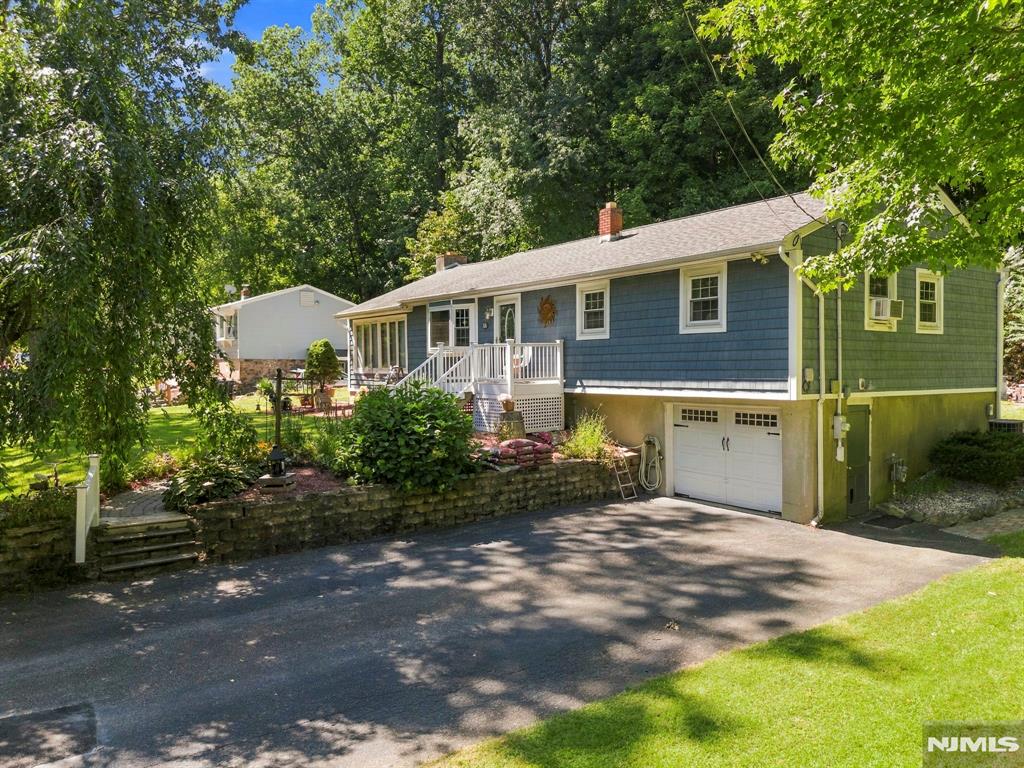 18 Fox Hollow Court