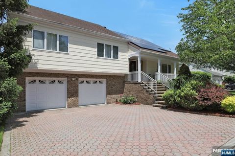 420 Golf Course Drive Leonia NJ 07605