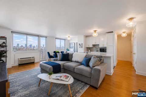 Photo of 100 Manhattan Avenue #708, Jersey City, NJ 07087 (MLS # 26028719)