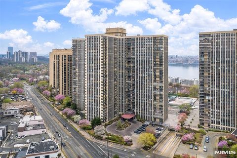 Photo of 300 Winston Dr #2112, Cliffside Park, NJ 07010 (MLS # 26010047)