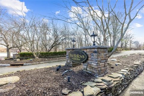 Photo of 19 Sherbrooke Court #27, Saddle River, NJ 07458 (MLS # 26008338)