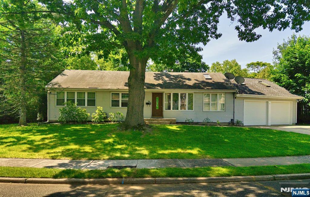 74 Garwood Road, Fair Lawn, New Jersey - 3 Bedrooms  
1 Bathrooms  
7 Rooms - 