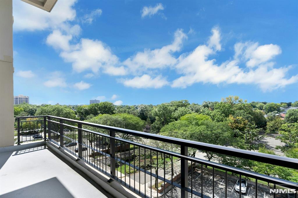 Homes for Sale in Northern NJ | ThisIsRiverEdge.com 2 Horizon Road 816