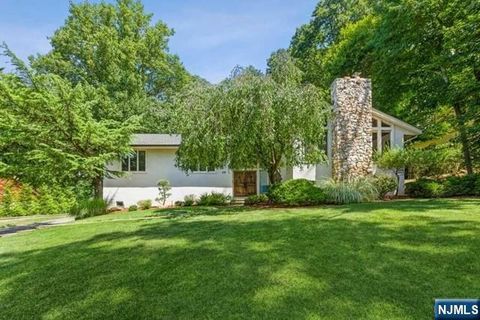 Photo of 59 Bowers, Closter, NJ 07624 (MLS # 26009867)