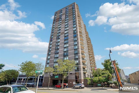 Photo of 770 Anderson Avenue #11C, Cliffside Park, NJ 07010 (MLS # 26034658)