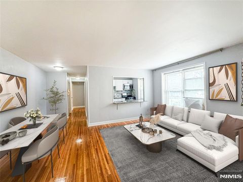 Photo of 2350 Linwood Avenue #1E, Fort Lee, NJ 07024 (MLS # 26008281)