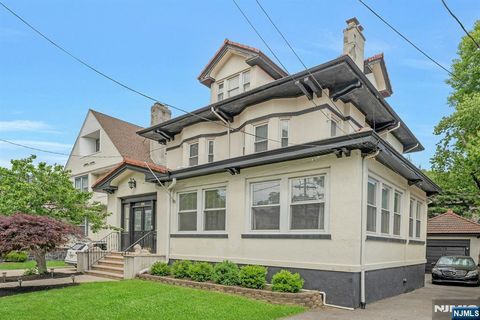 Photo of 1016 Abbott Blvd, Fort Lee, NJ 07024 (MLS # 26017842)