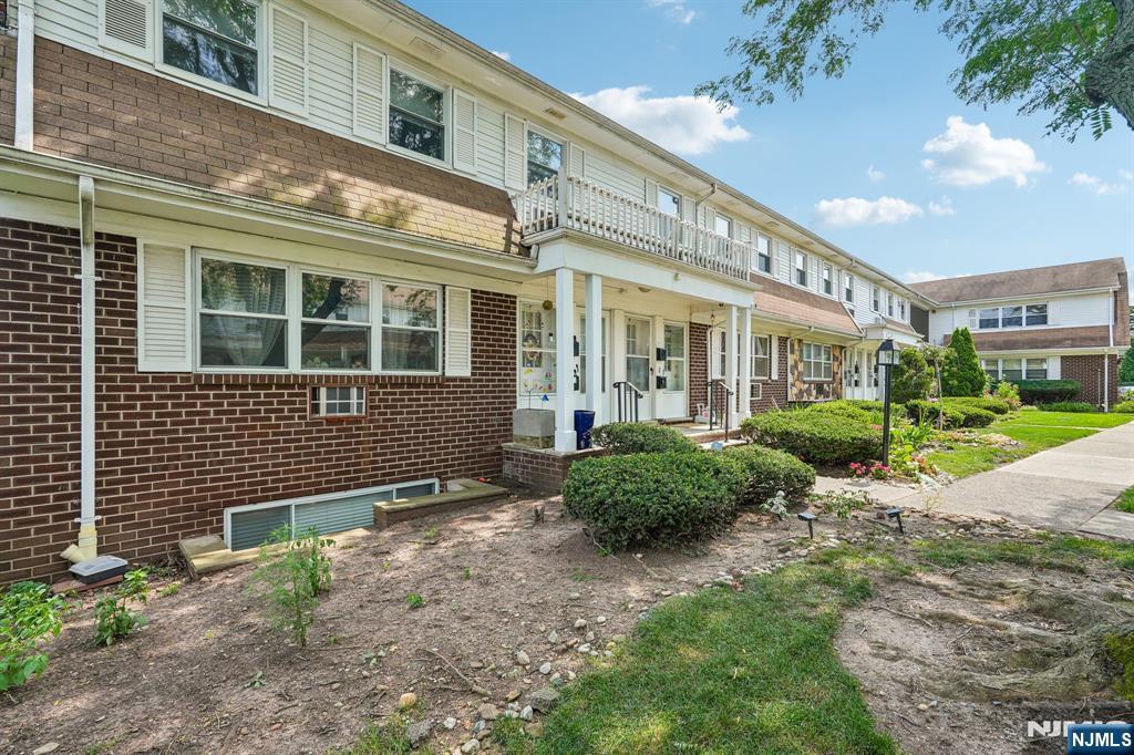 25 River Road 3 B