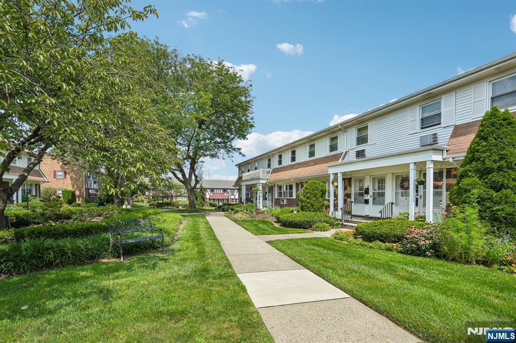25 River Road 3 B
