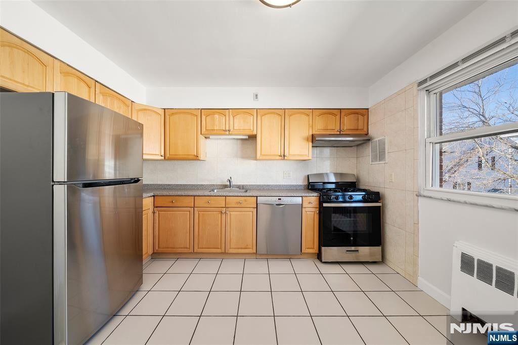 201 Oakdene Place C2