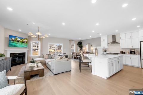 20 Arlington Way Oakland NJ 07436