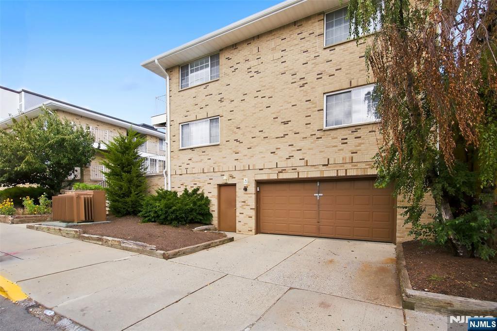481 Walker Street 1I
