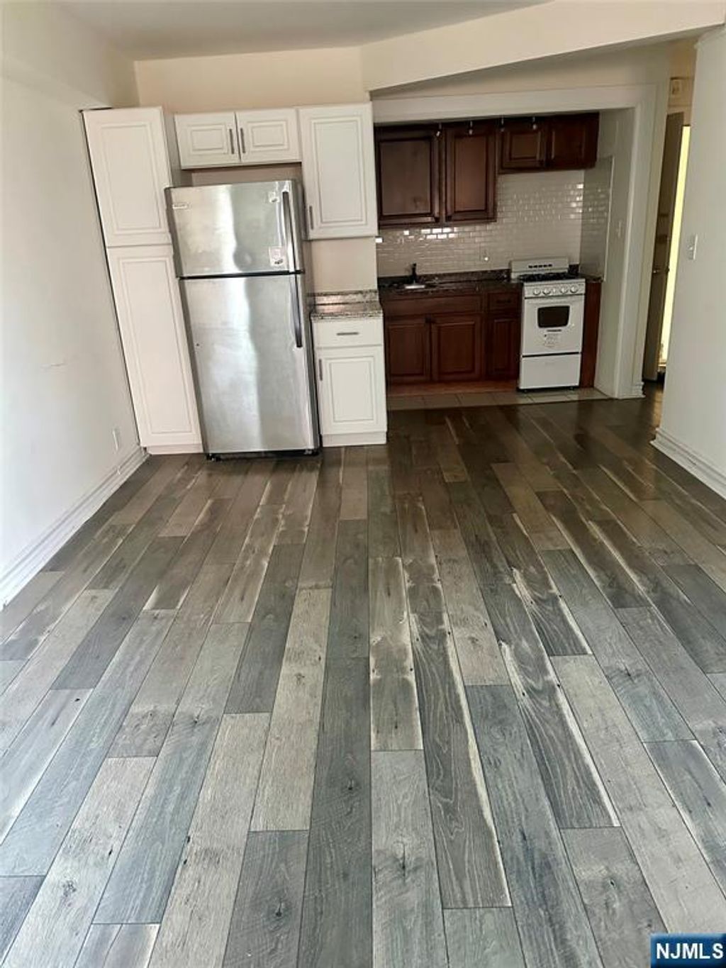 Photo of 3001 Edwin Avenue #2E, Fort Lee, NJ 07024 (MLS # 26001993)