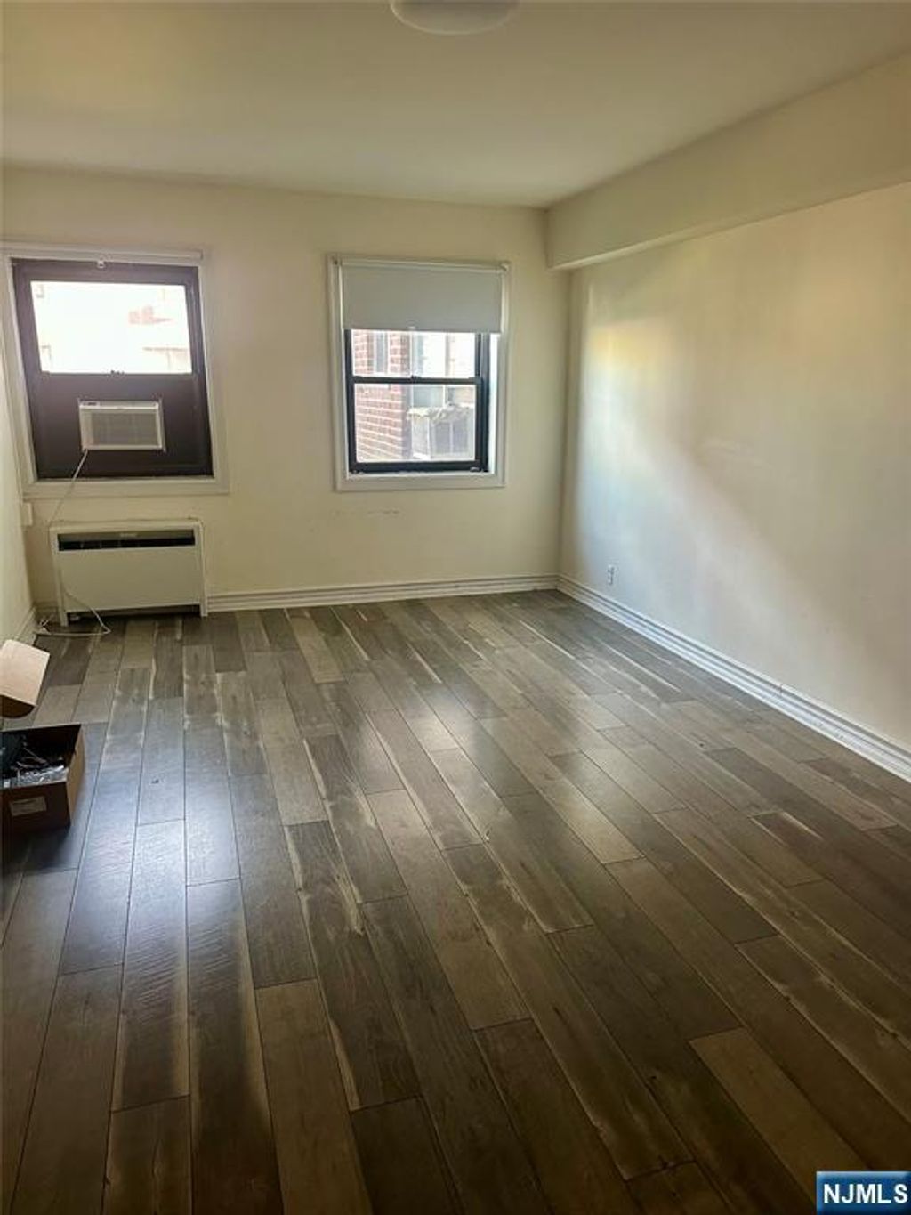 Photo of 3001 Edwin Avenue #2E, Fort Lee, NJ 07024 (MLS # 26001993)