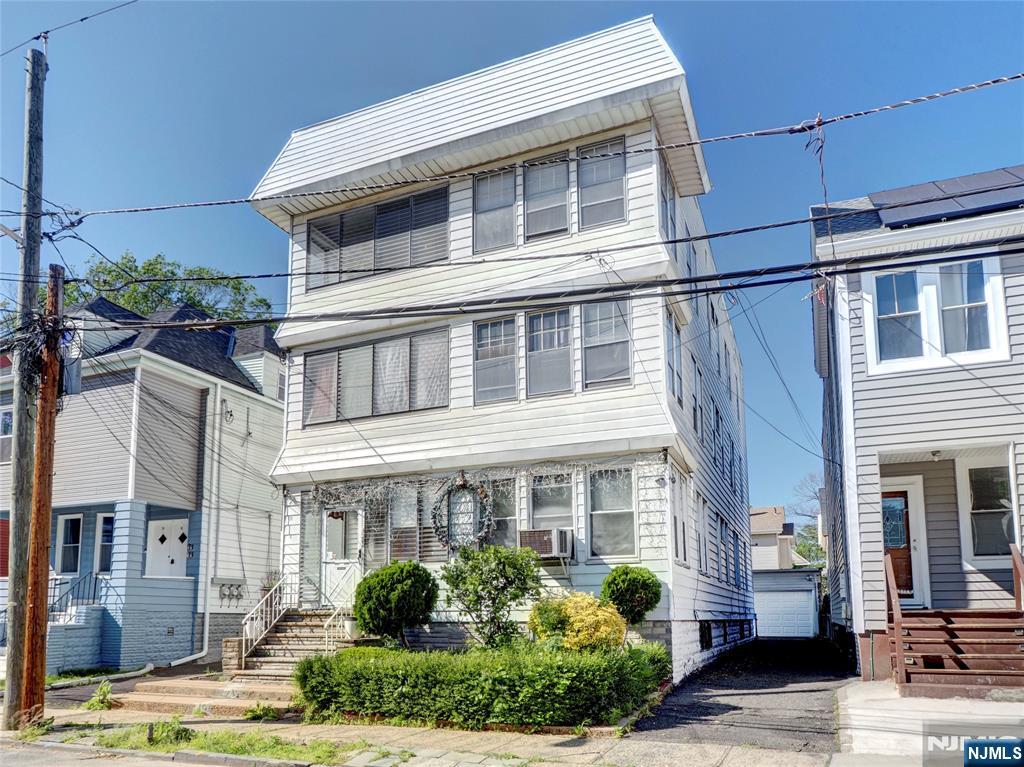 16 Allen Street, Irvington, New Jersey - 9 Bedrooms  
4 Bathrooms  
21 Rooms - 