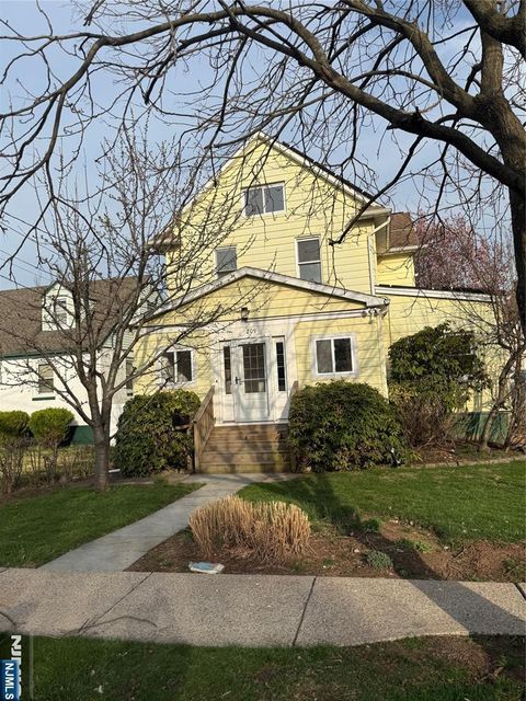 Photo of 209 Park Ave, Teaneck, NJ 07666 (MLS # 26013079)